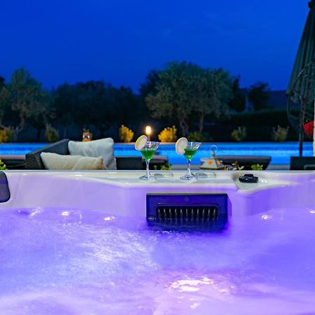 Villa Lorema-Pet Friendly On 5000 Sqm Garden,Pool, Jacuzzi, Billiard&Ps5 圣菲利普雅科夫 外观 照片