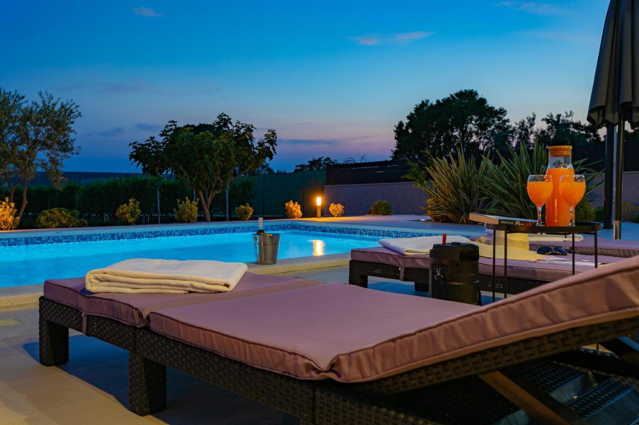 Villa Lorema-Pet Friendly On 5000 Sqm Garden,Pool, Jacuzzi, Billiard&Ps5 圣菲利普雅科夫 外观 照片