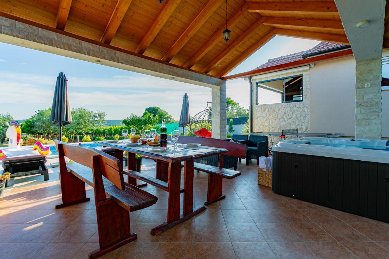 Villa Lorema-Pet Friendly On 5000 Sqm Garden,Pool, Jacuzzi, Billiard&Ps5 圣菲利普雅科夫 外观 照片
