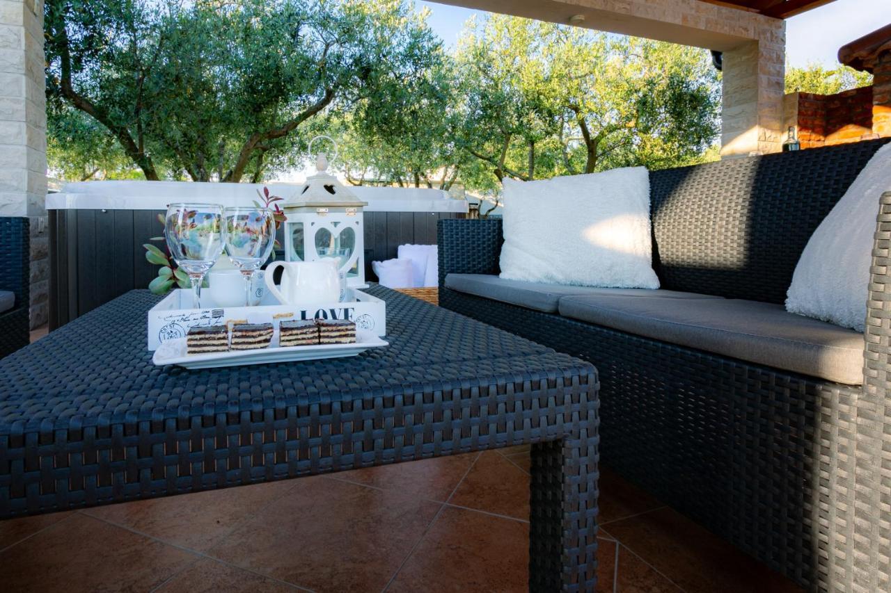 Villa Lorema-Pet Friendly On 5000 Sqm Garden,Pool, Jacuzzi, Billiard&Ps5 圣菲利普雅科夫 外观 照片