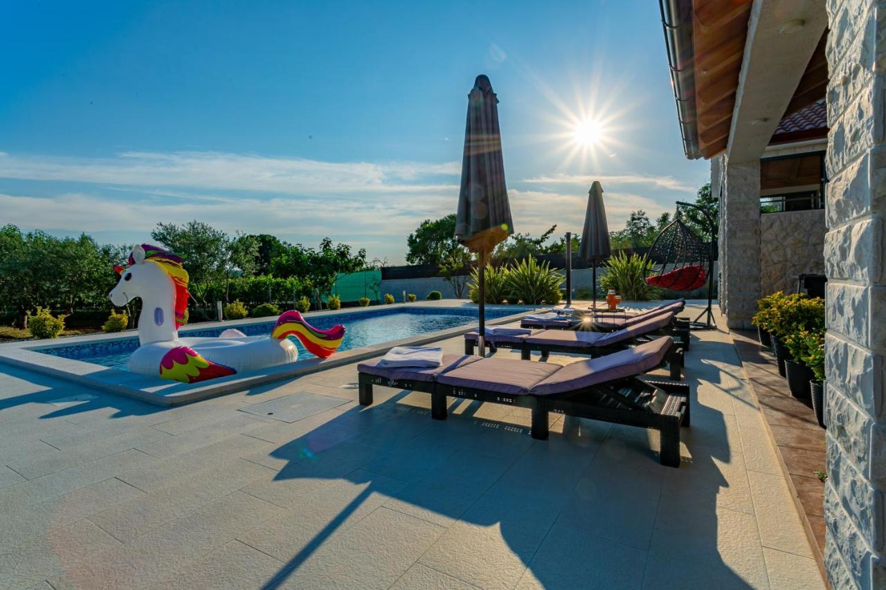Villa Lorema-Pet Friendly On 5000 Sqm Garden,Pool, Jacuzzi, Billiard&Ps5 圣菲利普雅科夫 外观 照片
