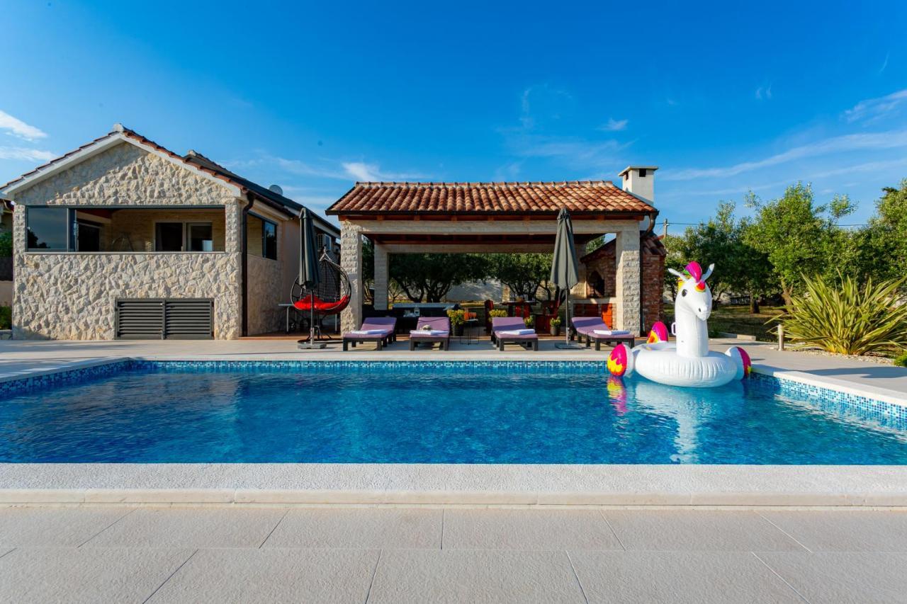 Villa Lorema-Pet Friendly On 5000 Sqm Garden,Pool, Jacuzzi, Billiard&Ps5 圣菲利普雅科夫 外观 照片