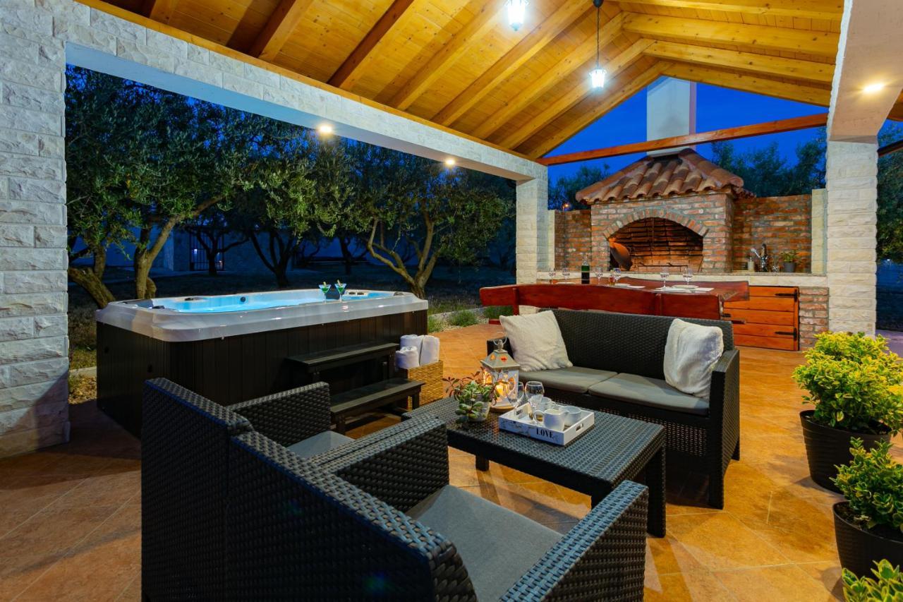 Villa Lorema-Pet Friendly On 5000 Sqm Garden,Pool, Jacuzzi, Billiard&Ps5 圣菲利普雅科夫 外观 照片