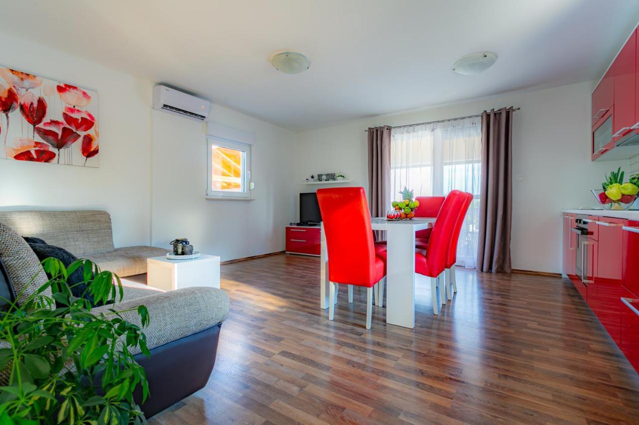 Villa Lorema-Pet Friendly On 5000 Sqm Garden,Pool, Jacuzzi, Billiard&Ps5 圣菲利普雅科夫 外观 照片