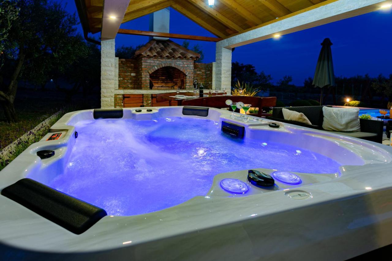 Villa Lorema-Pet Friendly On 5000 Sqm Garden,Pool, Jacuzzi, Billiard&Ps5 圣菲利普雅科夫 外观 照片