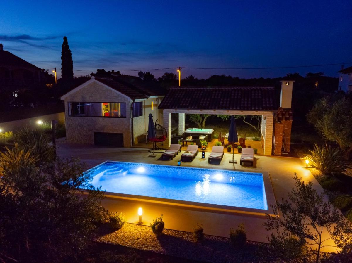 Villa Lorema-Pet Friendly On 5000 Sqm Garden,Pool, Jacuzzi, Billiard&Ps5 圣菲利普雅科夫 外观 照片