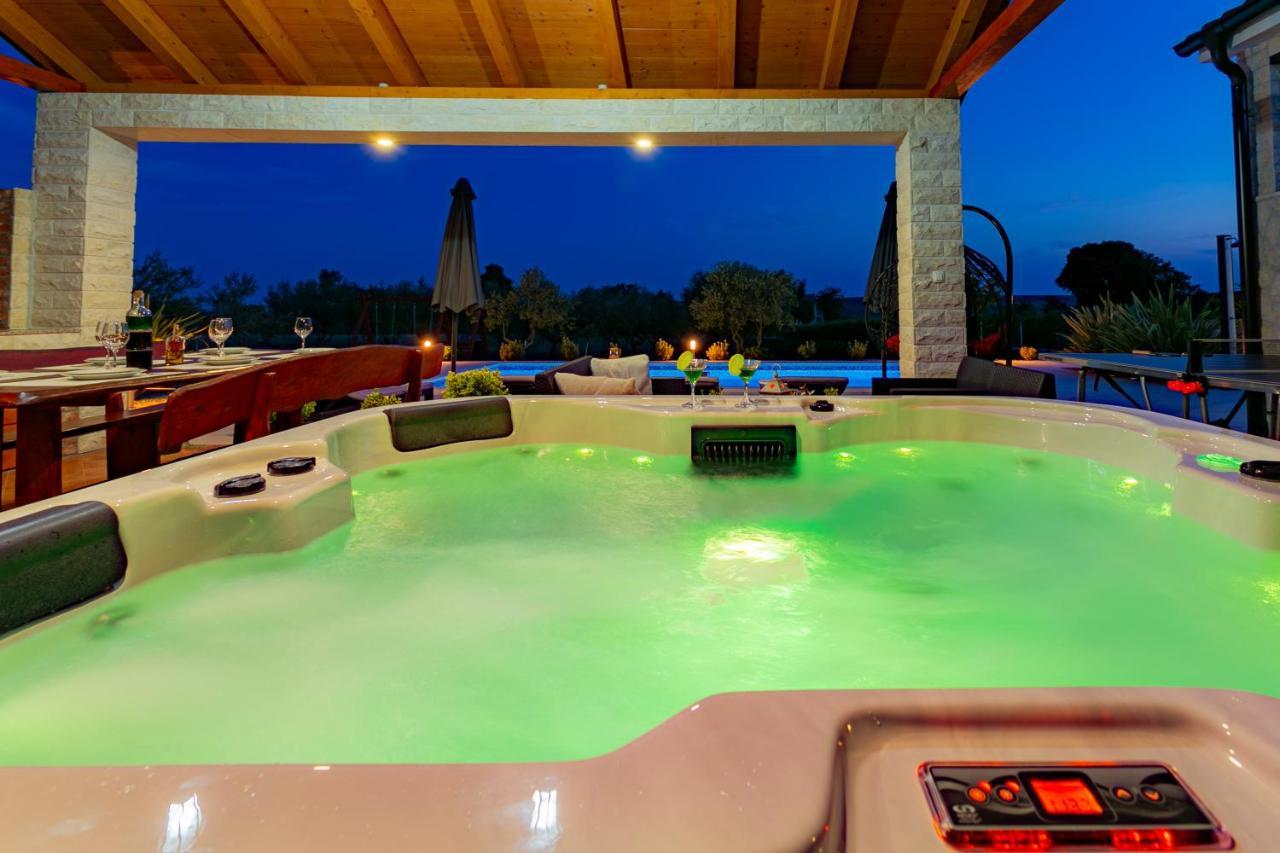 Villa Lorema-Pet Friendly On 5000 Sqm Garden,Pool, Jacuzzi, Billiard&Ps5 圣菲利普雅科夫 外观 照片