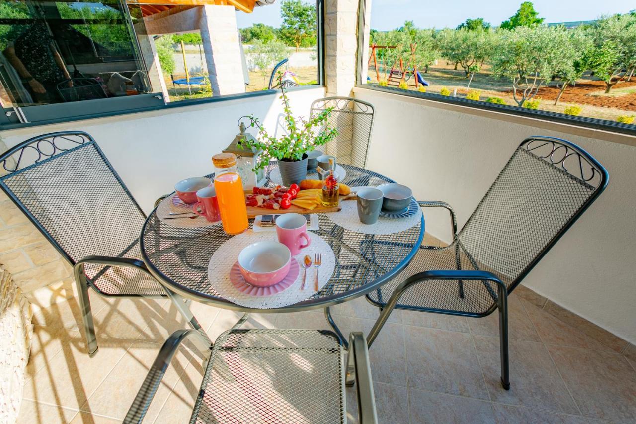 Villa Lorema-Pet Friendly On 5000 Sqm Garden,Pool, Jacuzzi, Billiard&Ps5 圣菲利普雅科夫 外观 照片