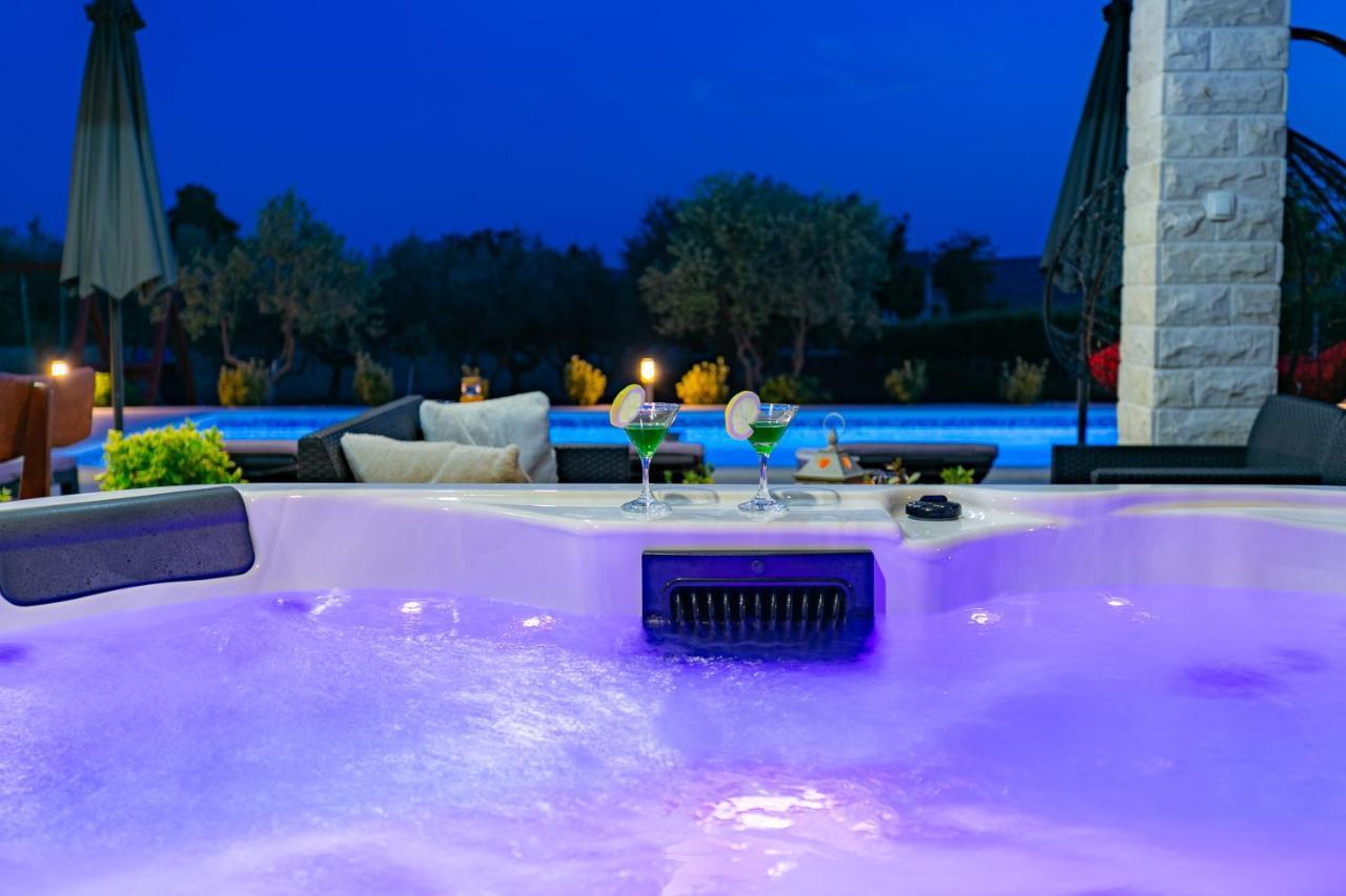 Villa Lorema-Pet Friendly On 5000 Sqm Garden,Pool, Jacuzzi, Billiard&Ps5 圣菲利普雅科夫 外观 照片