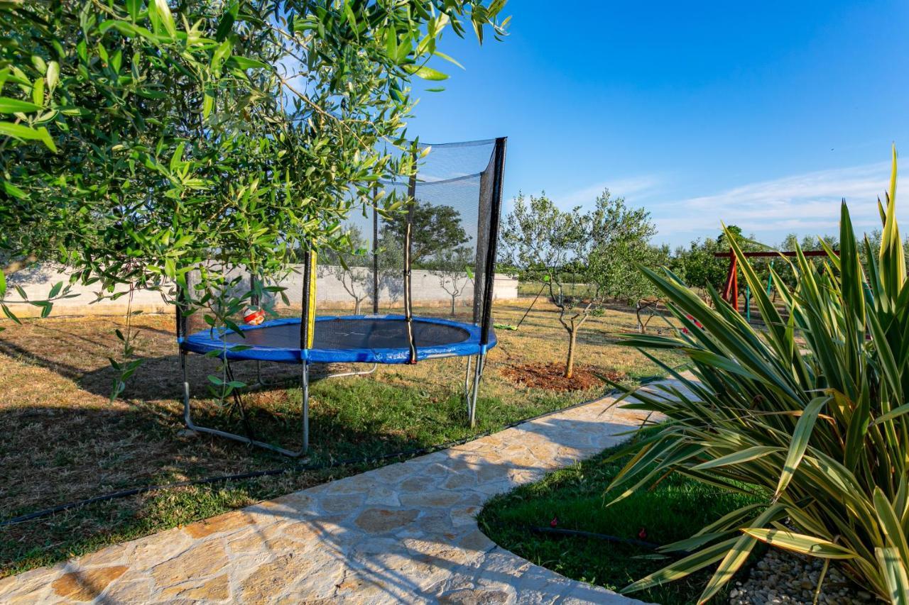 Villa Lorema-Pet Friendly On 5000 Sqm Garden,Pool, Jacuzzi, Billiard&Ps5 圣菲利普雅科夫 外观 照片