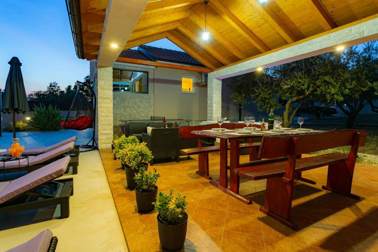 Villa Lorema-Pet Friendly On 5000 Sqm Garden,Pool, Jacuzzi, Billiard&Ps5 圣菲利普雅科夫 外观 照片