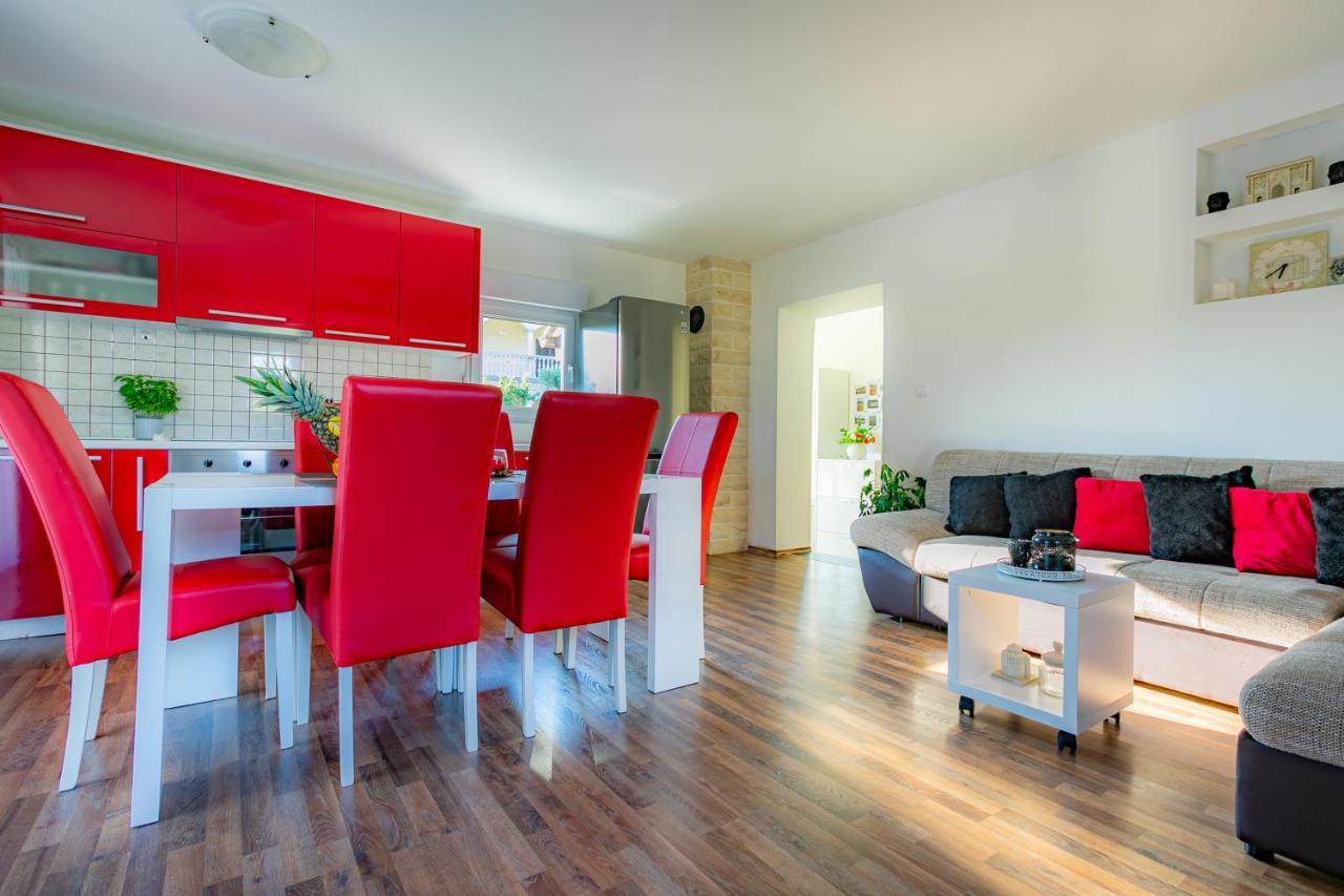 Villa Lorema-Pet Friendly On 5000 Sqm Garden,Pool, Jacuzzi, Billiard&Ps5 圣菲利普雅科夫 外观 照片
