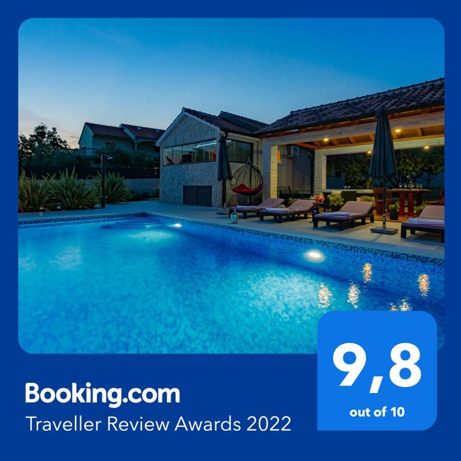 Villa Lorema-Pet Friendly On 5000 Sqm Garden,Pool, Jacuzzi, Billiard&Ps5 圣菲利普雅科夫 外观 照片