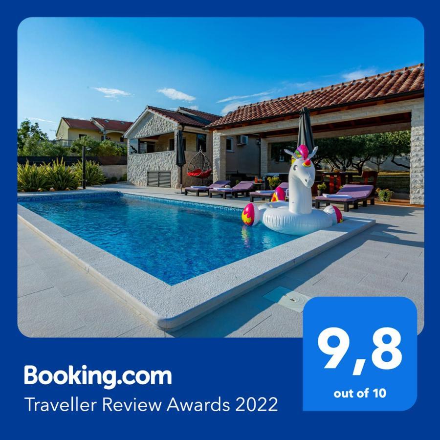 Villa Lorema-Pet Friendly On 5000 Sqm Garden,Pool, Jacuzzi, Billiard&Ps5 圣菲利普雅科夫 外观 照片