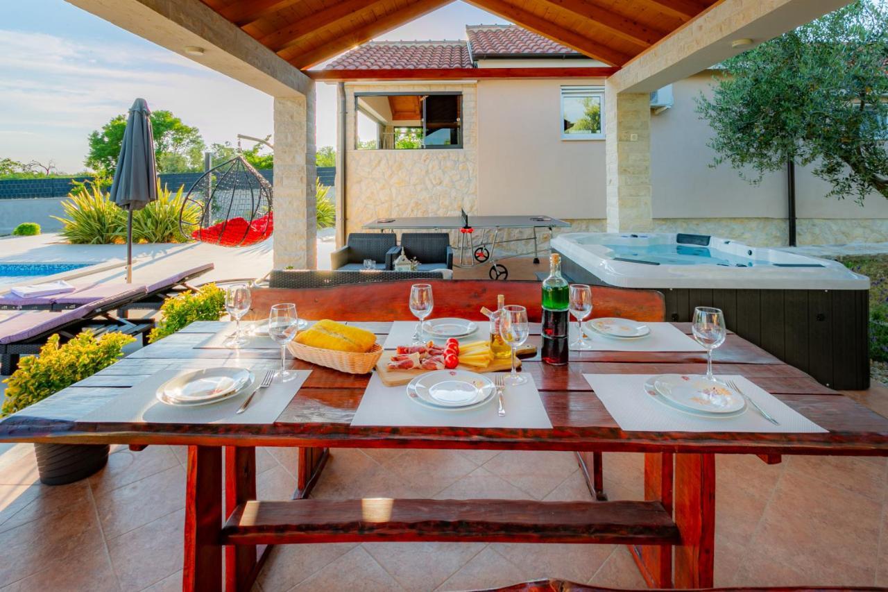 Villa Lorema-Pet Friendly On 5000 Sqm Garden,Pool, Jacuzzi, Billiard&Ps5 圣菲利普雅科夫 外观 照片