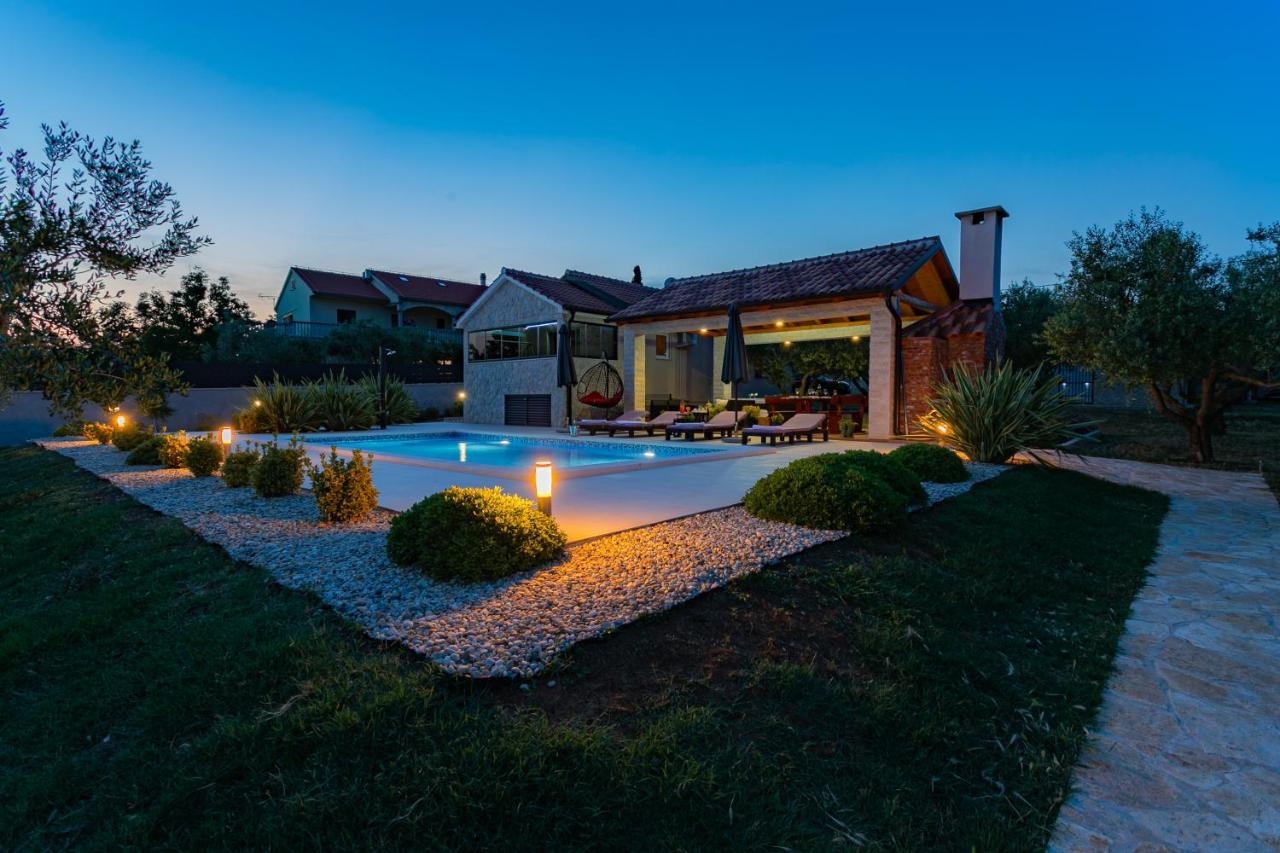 Villa Lorema-Pet Friendly On 5000 Sqm Garden,Pool, Jacuzzi, Billiard&Ps5 圣菲利普雅科夫 外观 照片